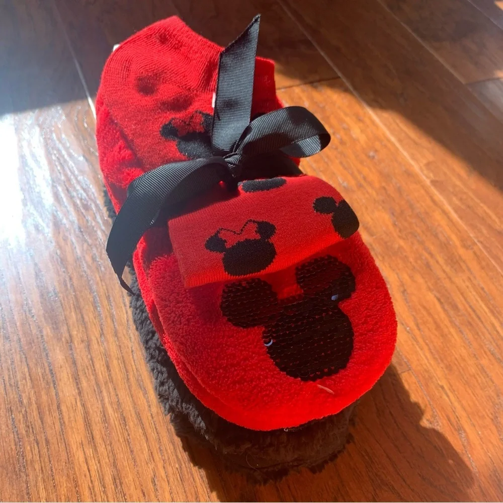 Minnie Mouse Slippers & Sock Gift Set NWT Christmas